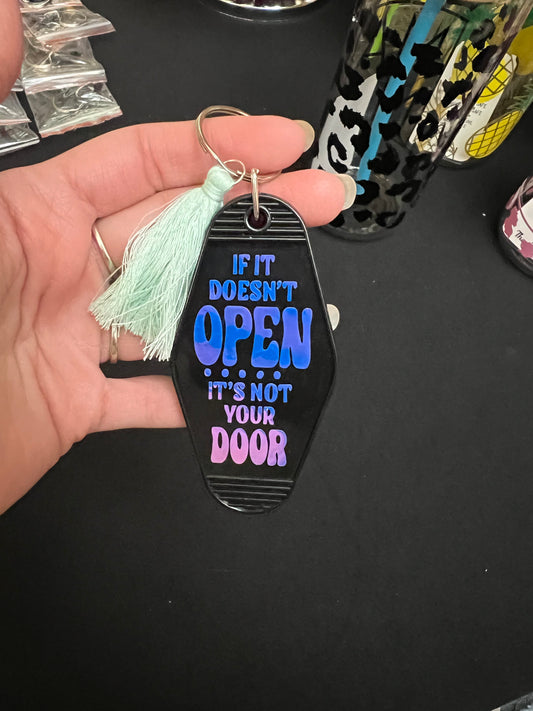 If it doesn’t open it’s not your door - Retro Motel Keychain